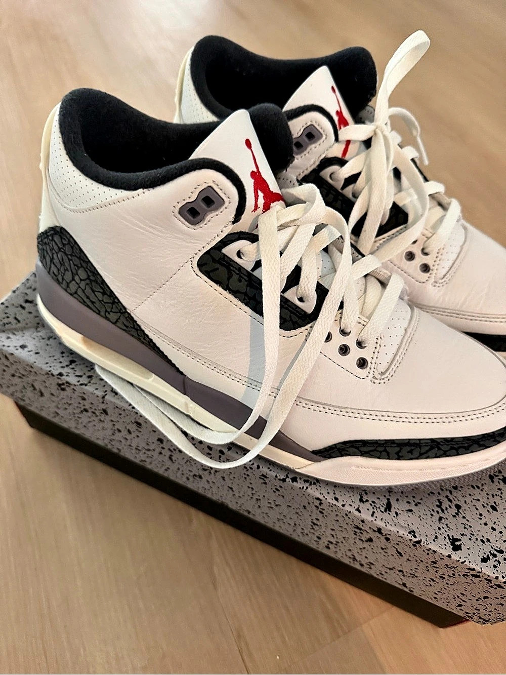 Nike Air Jordan 4 Retro Sneakers White & Black US 9 Like New